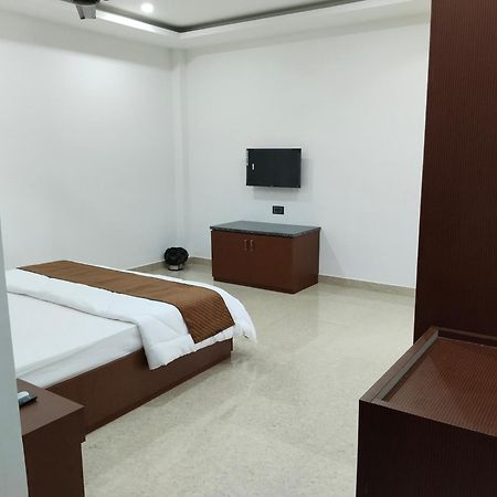 דיברוגר Griha Laxmi Hotel מראה חיצוני תמונה